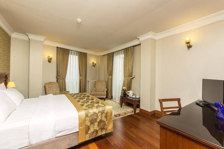 Acra Hotel