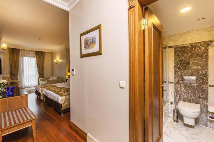 Acra Hotel