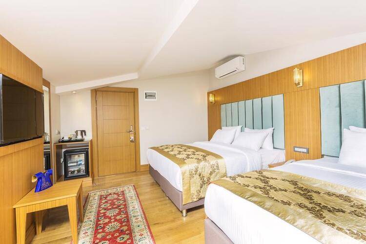 Acra Hotel