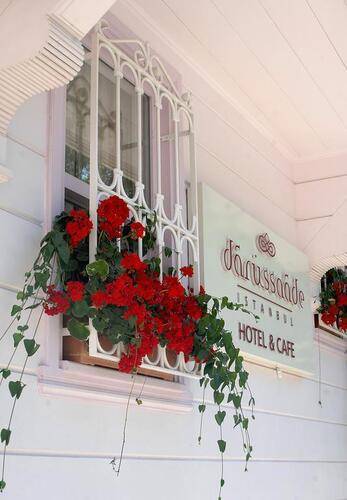 Darussaade Hotel