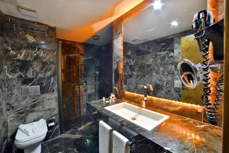 Zimmer Bosphorus Hotel