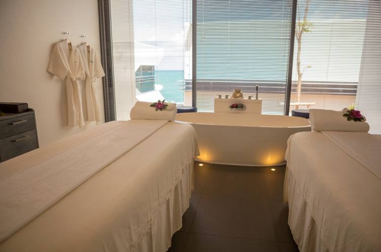 Kata Rocks Resort & Residences