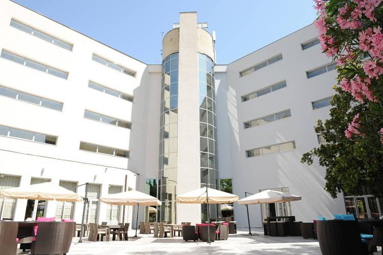 City Hotel
