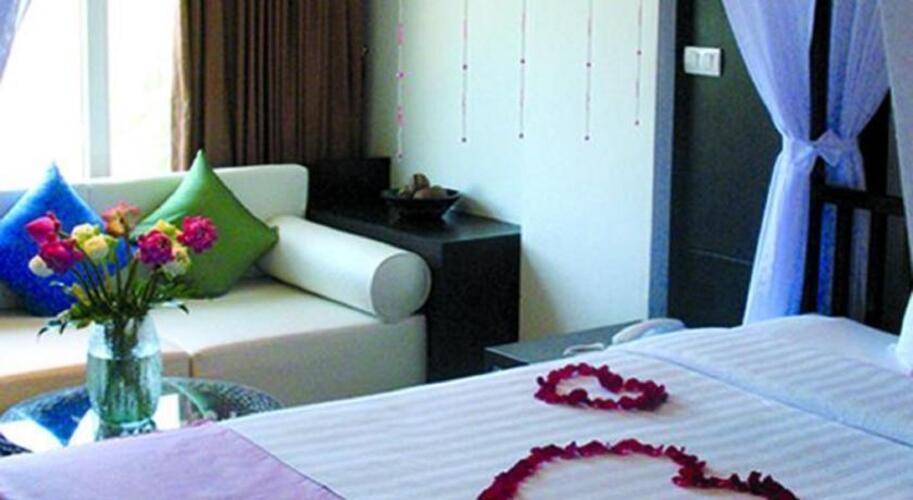Benyada Lodge Surin Beach