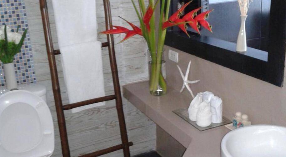 Benyada Lodge Surin Beach
