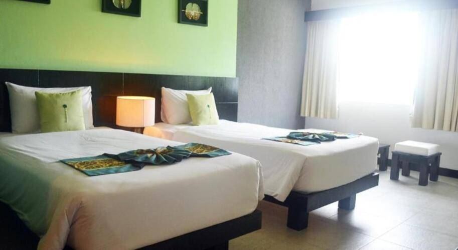 Benyada Lodge Surin Beach