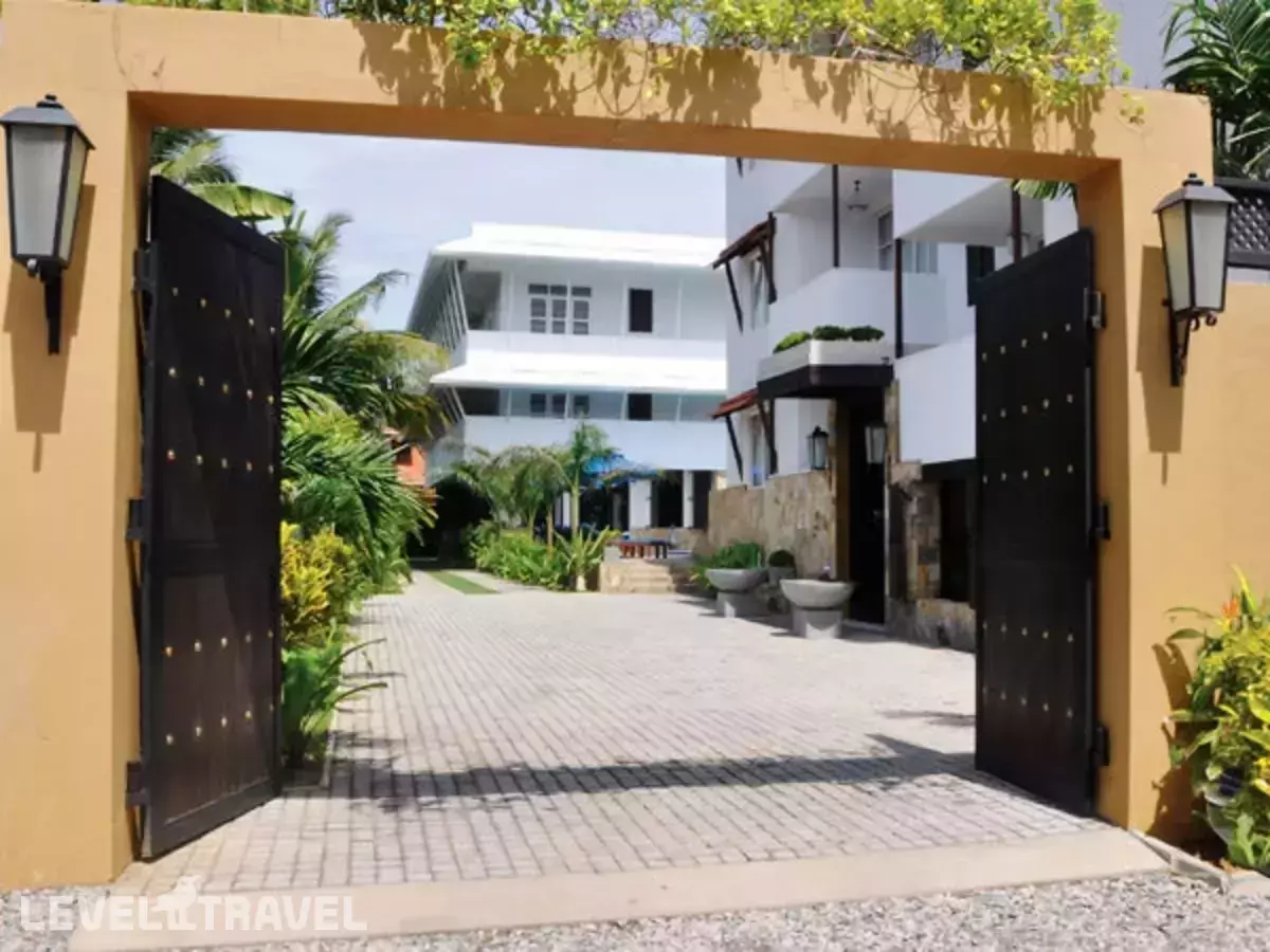 St. Lachlan Hotel & Suites