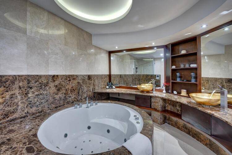 Ghaya Grand Hotel