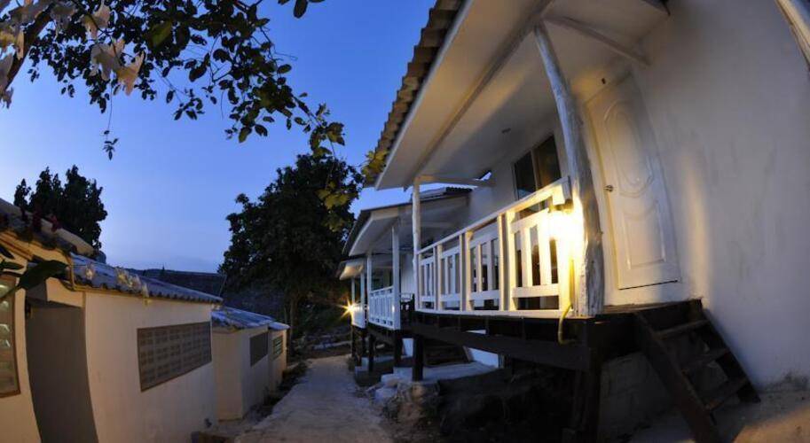 Phi Phi Cozy Sea Front Resort