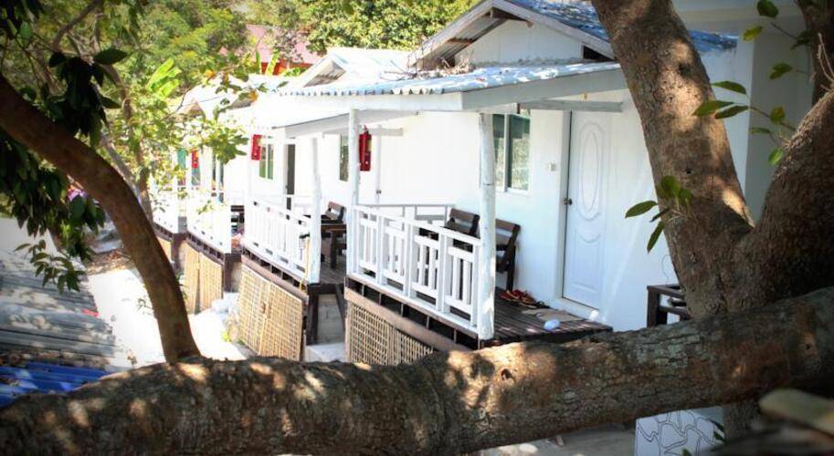 Phi Phi Cozy Sea Front Resort