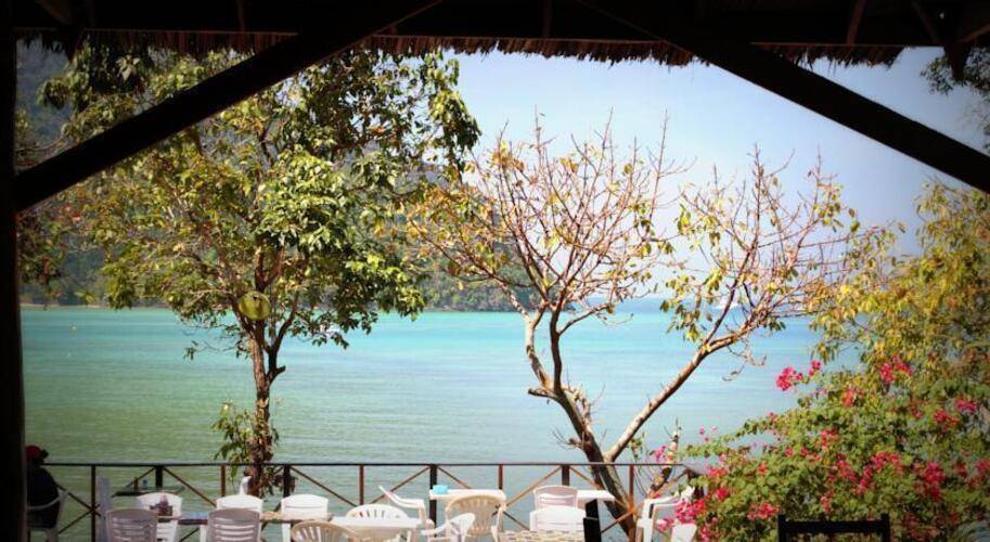 Phi Phi Cozy Sea Front Resort