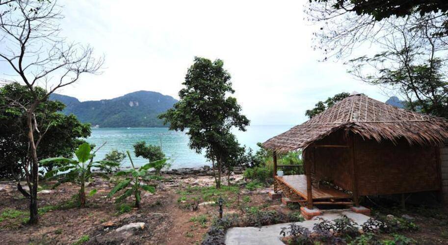 Phi Phi Cozy Sea Front Resort