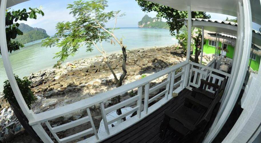 Phi Phi Cozy Sea Front Resort