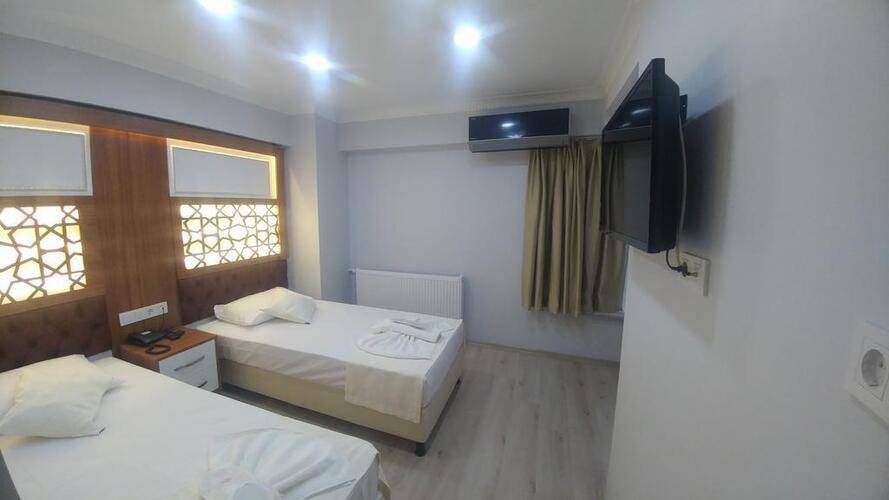 Grand Liza Hotel