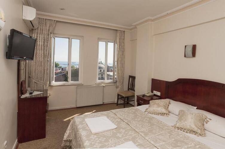 Grand Liza Hotel