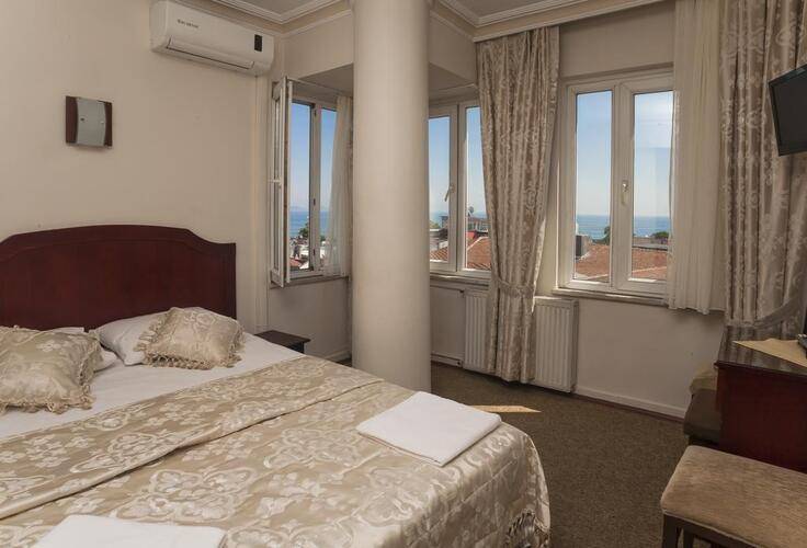 Grand Liza Hotel
