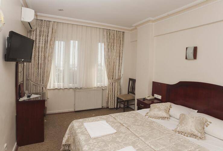 Grand Liza Hotel