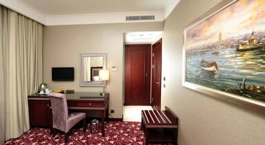 Emporium Hotel
