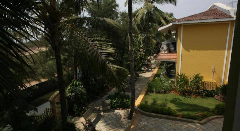 Acacia Palms Resort