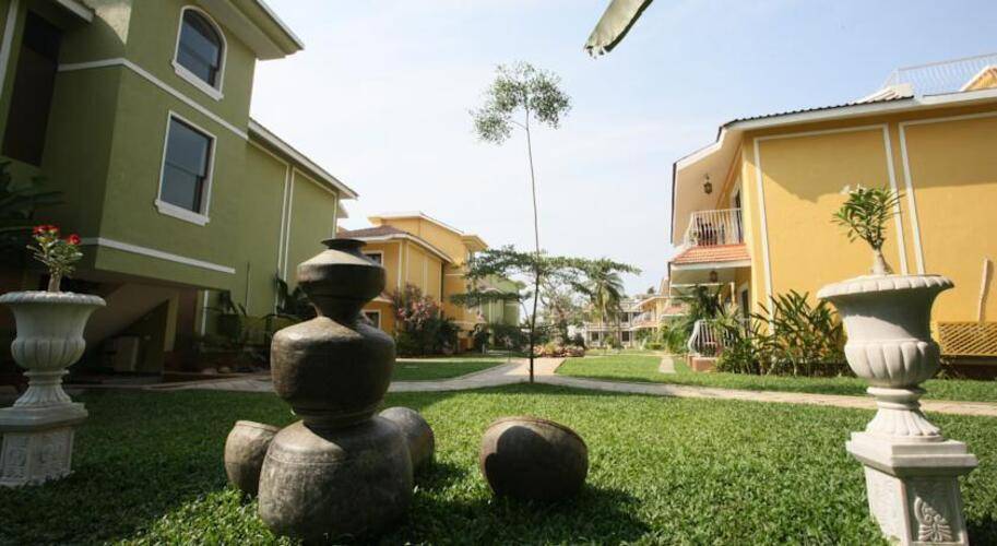 Acacia Palms Resort