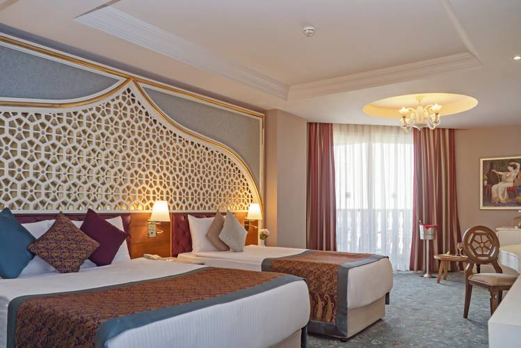 Royal Taj Mahal Hotel