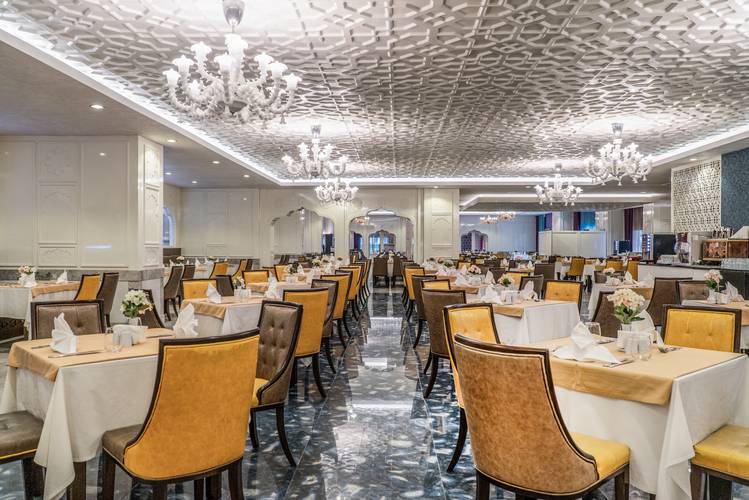 Royal Taj Mahal Hotel