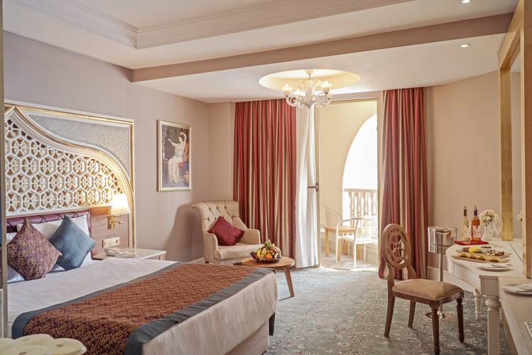 Royal Taj Mahal Hotel