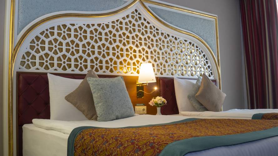 Royal Taj Mahal Hotel
