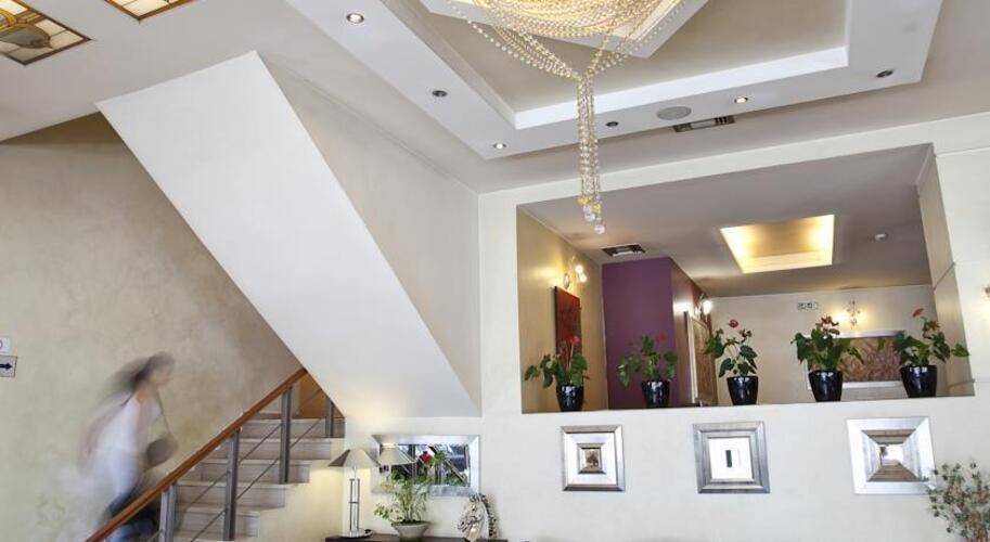 Crystal City Hotel