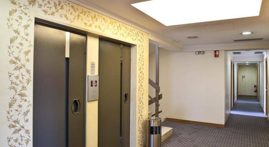 Crystal City Hotel