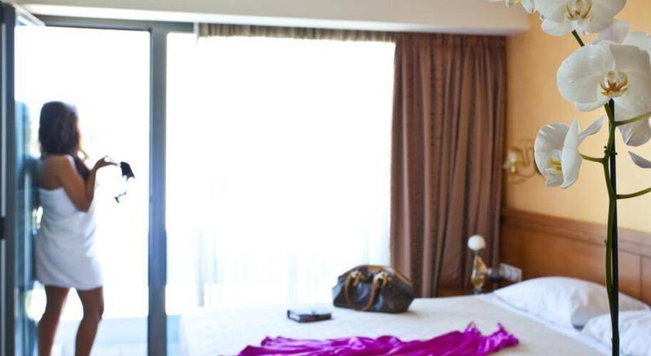 Crystal City Hotel