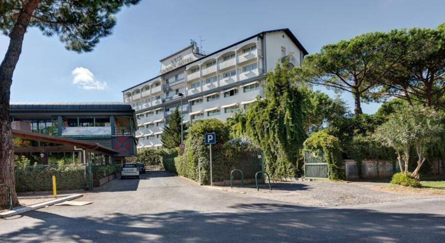 Aris Garden Hotel
