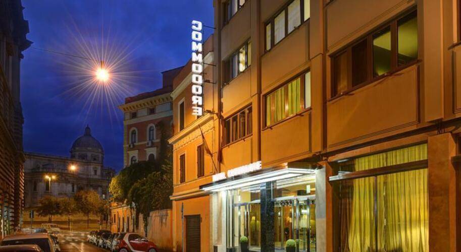 Commodore Hotel
