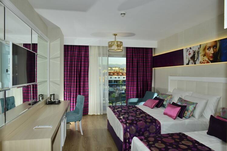 Azura Deluxe Resort & Spa