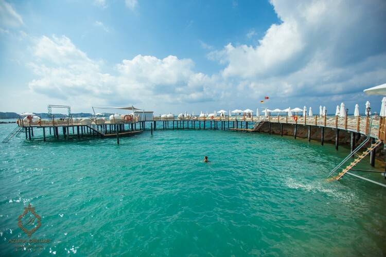 Azura Deluxe Resort & Spa