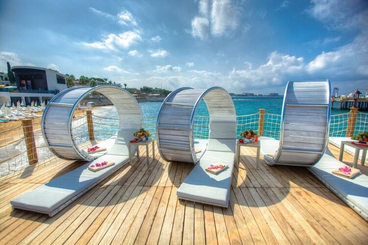 Azura Deluxe Resort & Spa