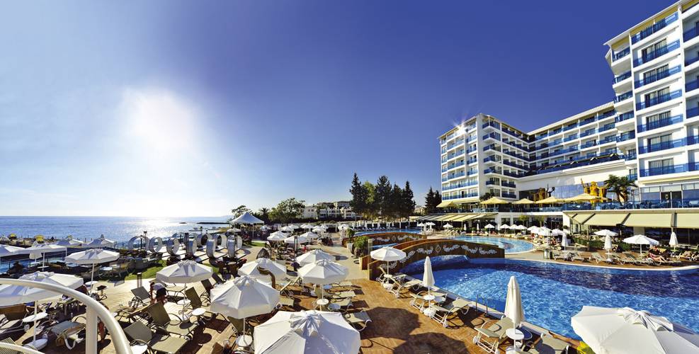 Azura Deluxe Resort & Spa