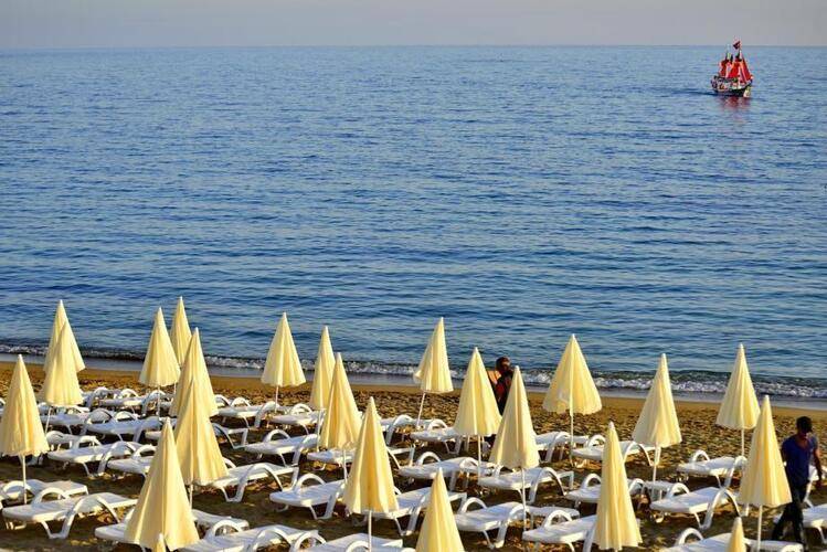 Azura Deluxe Resort & Spa