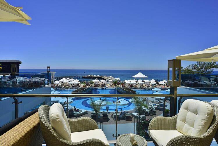 Azura Deluxe Resort & Spa