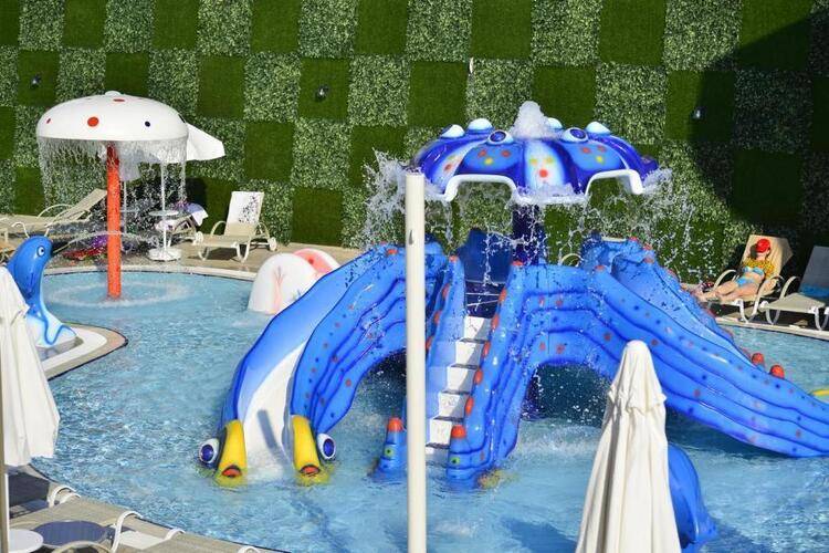 Azura Deluxe Resort & Spa