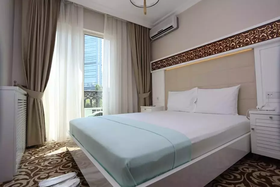 K Suites Hotel