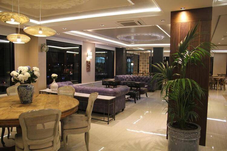 K Suites Hotel