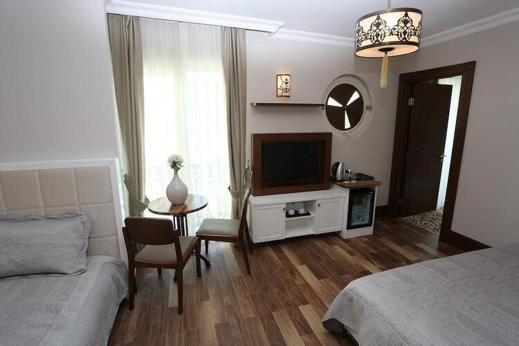 K Suites Hotel
