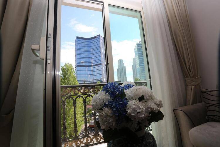 K Suites Hotel