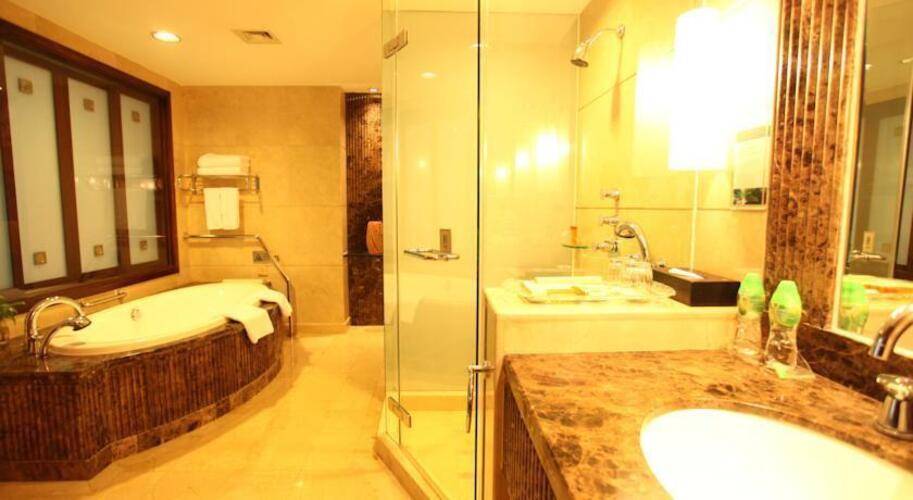 Dong Fang Hotel