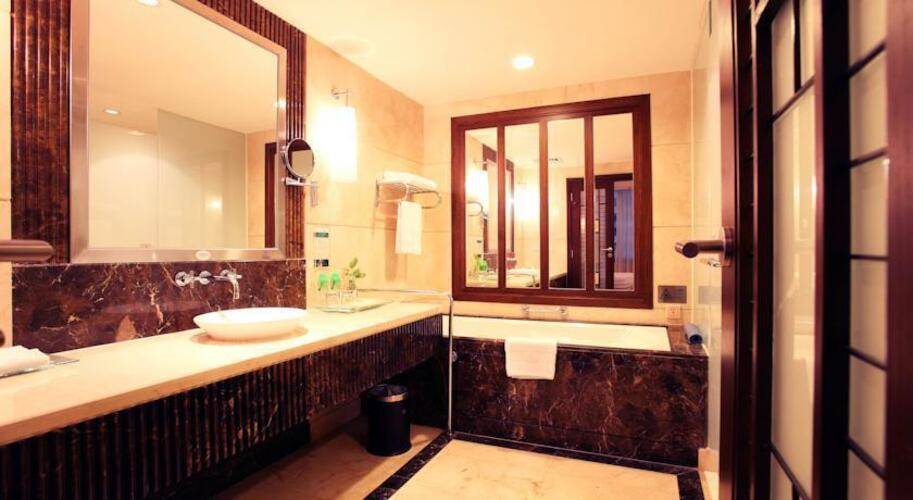 Dong Fang Hotel