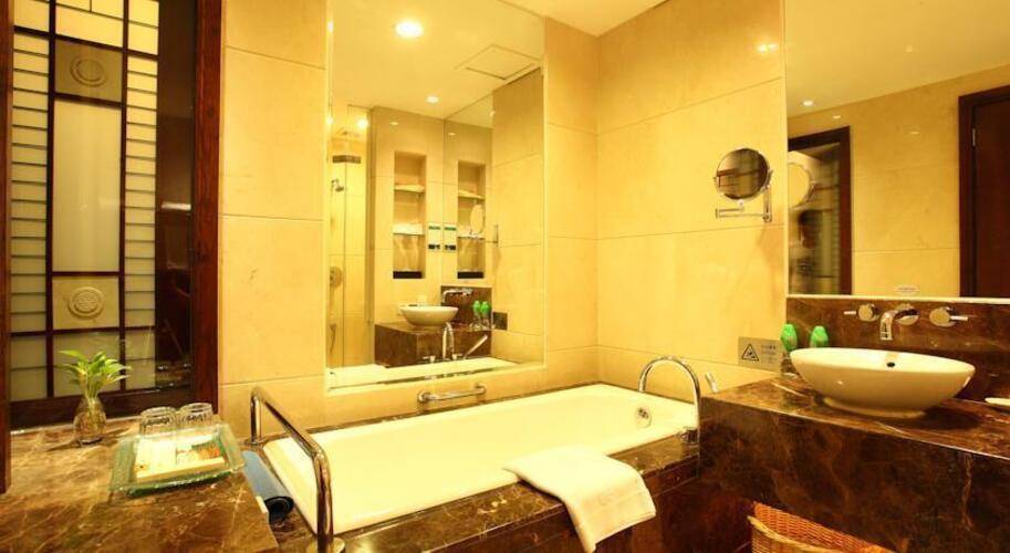 Dong Fang Hotel