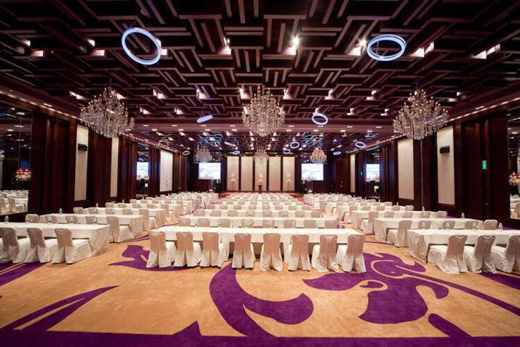 Royal Tulip Luxury Hotel Carat
