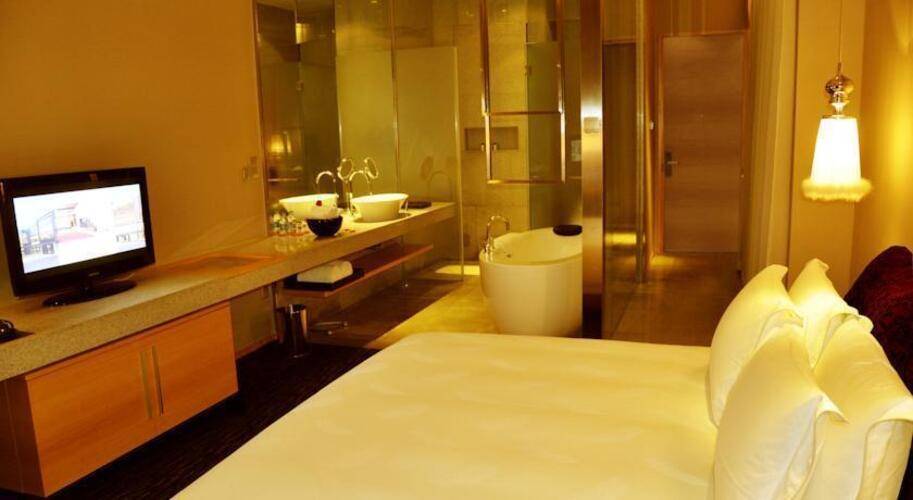 Royal Tulip Luxury Hotel Carat