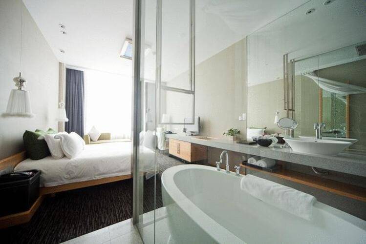 Royal Tulip Luxury Hotel Carat